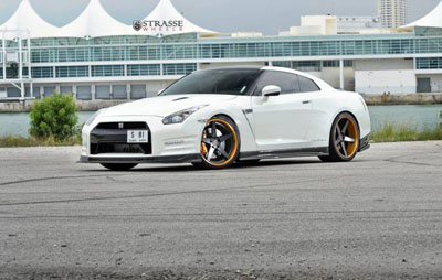 Nissan GT-R � ������� Alpha Performance � Strasse Wheels